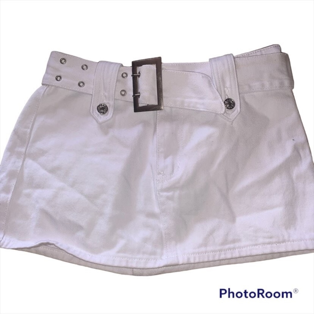 WHITE DENIM Y2K MINI SKIRT WITH BACK POCKETS AND BELT